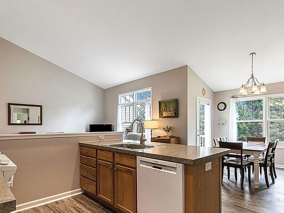 4th image of 1203 Linwood Dr S #2