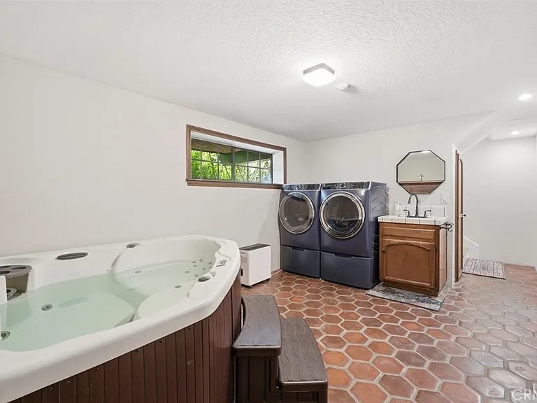 227 S Irena Ave — Photo 56