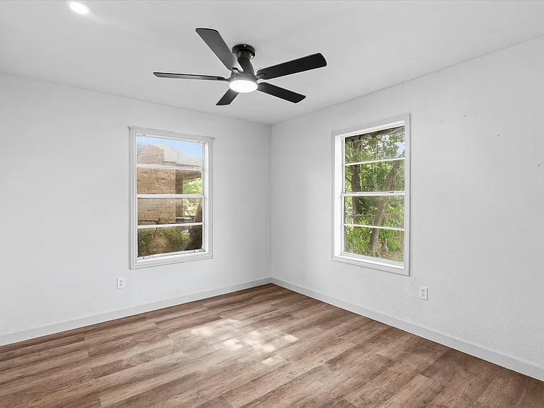 5718 Landino St — Photo 15