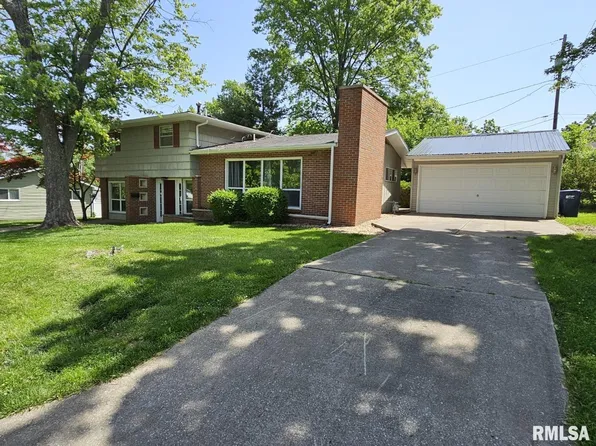 2 Parker Dr, Mount Vernon, IL 62864