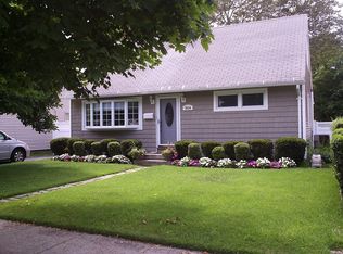 2654 Riverside Ave, Merrick, NY 11566