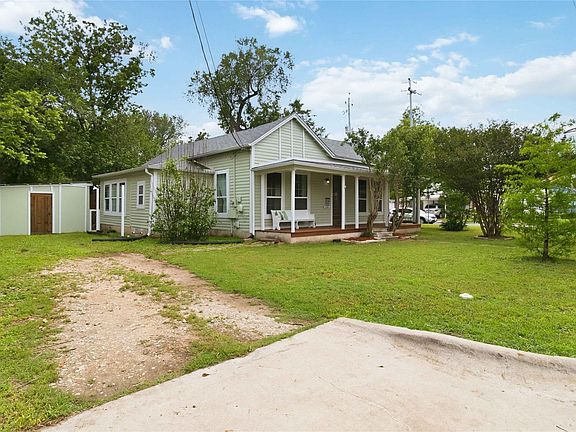 3rd image of 1201 Farm St