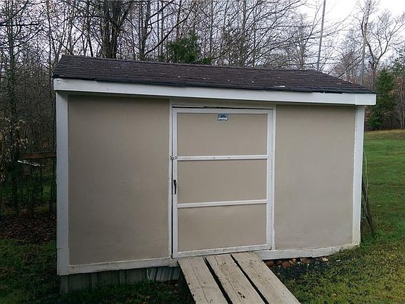5th image of 618 Fieldstone Dr