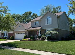 6989 Westpointe Dr, Troy, MI
