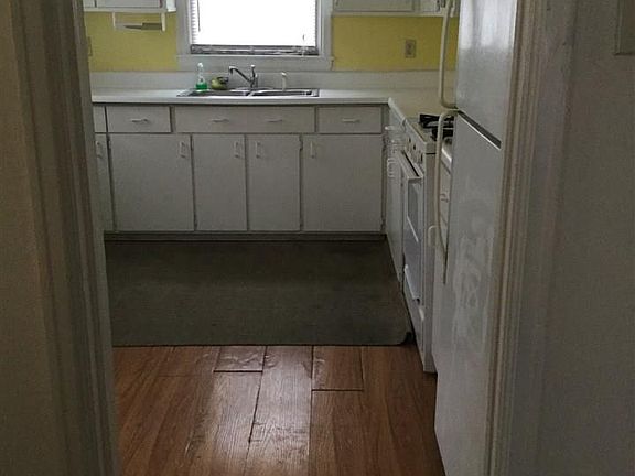 3rd image of 218 Willow St