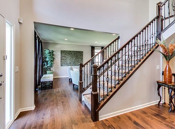 5th image of 413 Castle Pines Ln