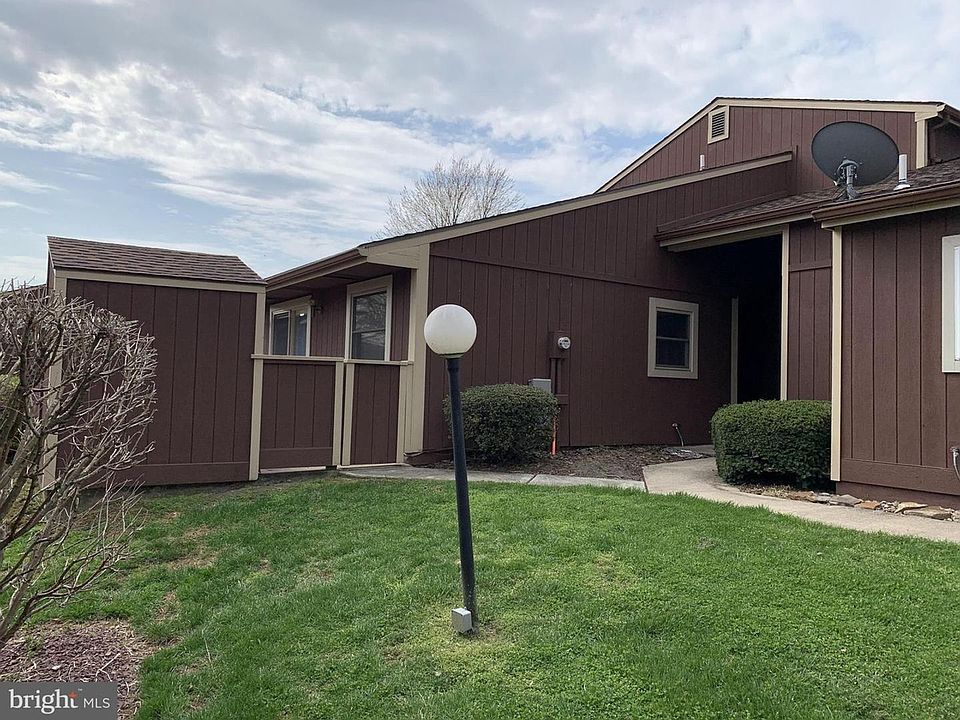 1st image of 832 Lee Ln