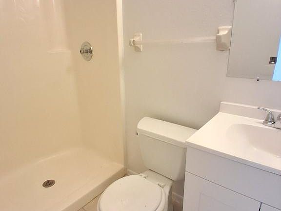 4th image of 107 57th Ave E