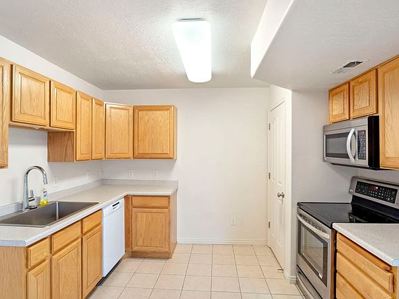 5th image of 379 E Newsome Ln