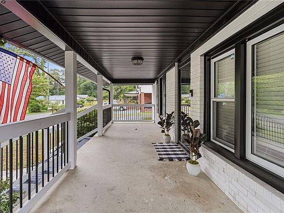 3rd image of 307 Hunsucker St