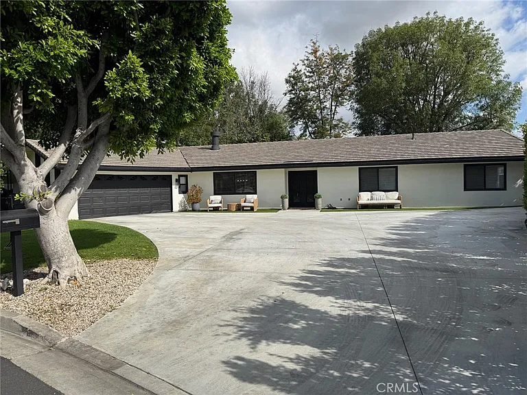 1530 Robin Way — Photo 3