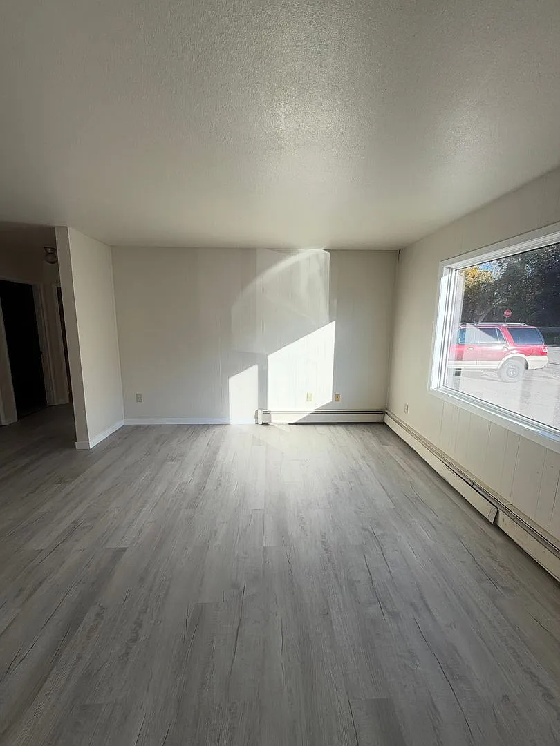 533 E. 24th - NN50/50 — Photo 1