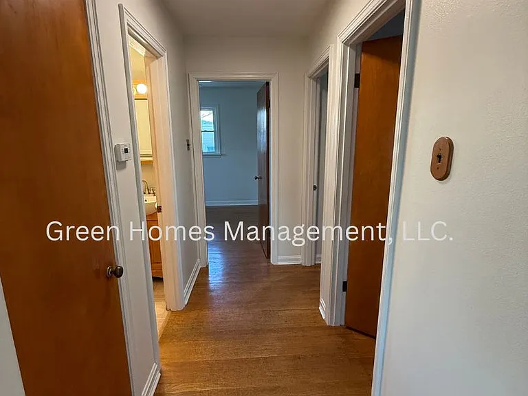 895 Harrison St — Photo 4