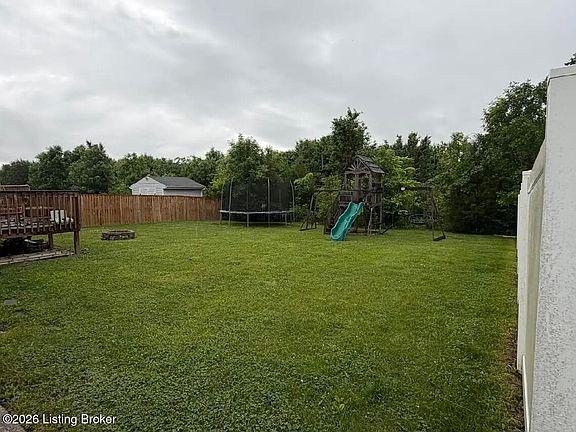 3rd image of 550 Tecumseh Dr