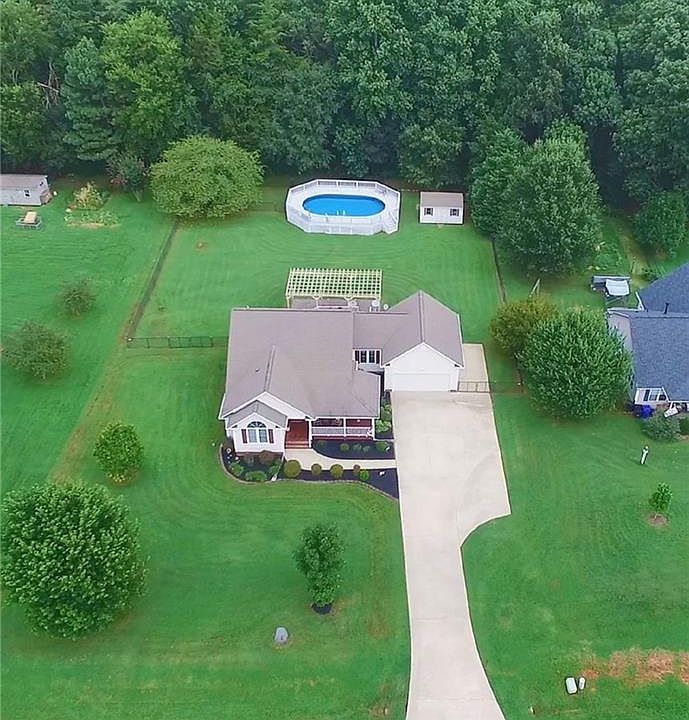 1st image of 1037 Ravenwood Dr