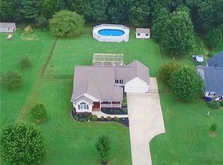 1037 Ravenwood Dr, Graham, NC 27253