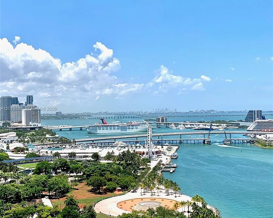 325 Biscayne Blvd #2714