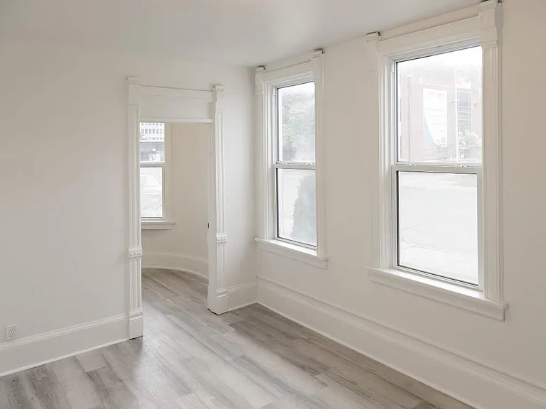 44 Weber St W — Photo 7