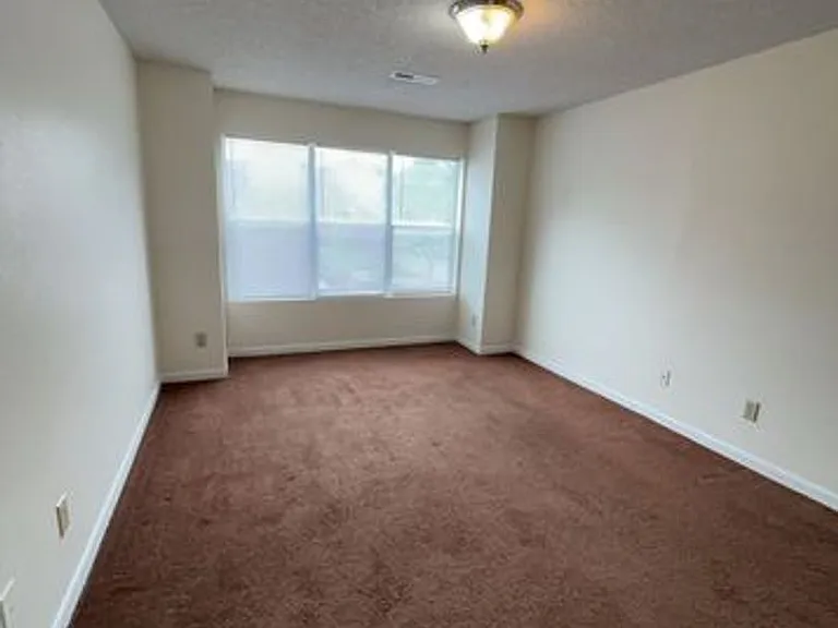 Creekwood Apartments — Photo 21
