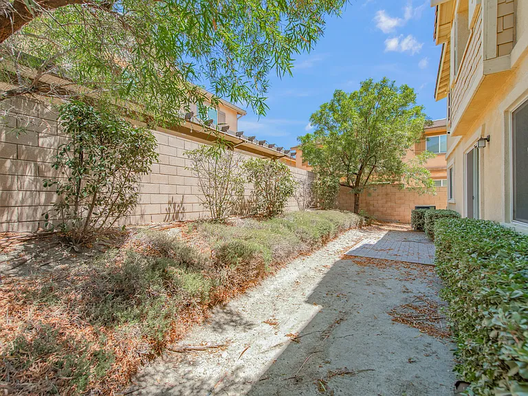 6954 Stanza Ct — Photo 32