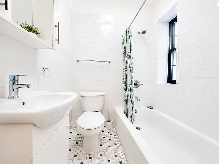 140 A Lexington Ave #A — Photo 5