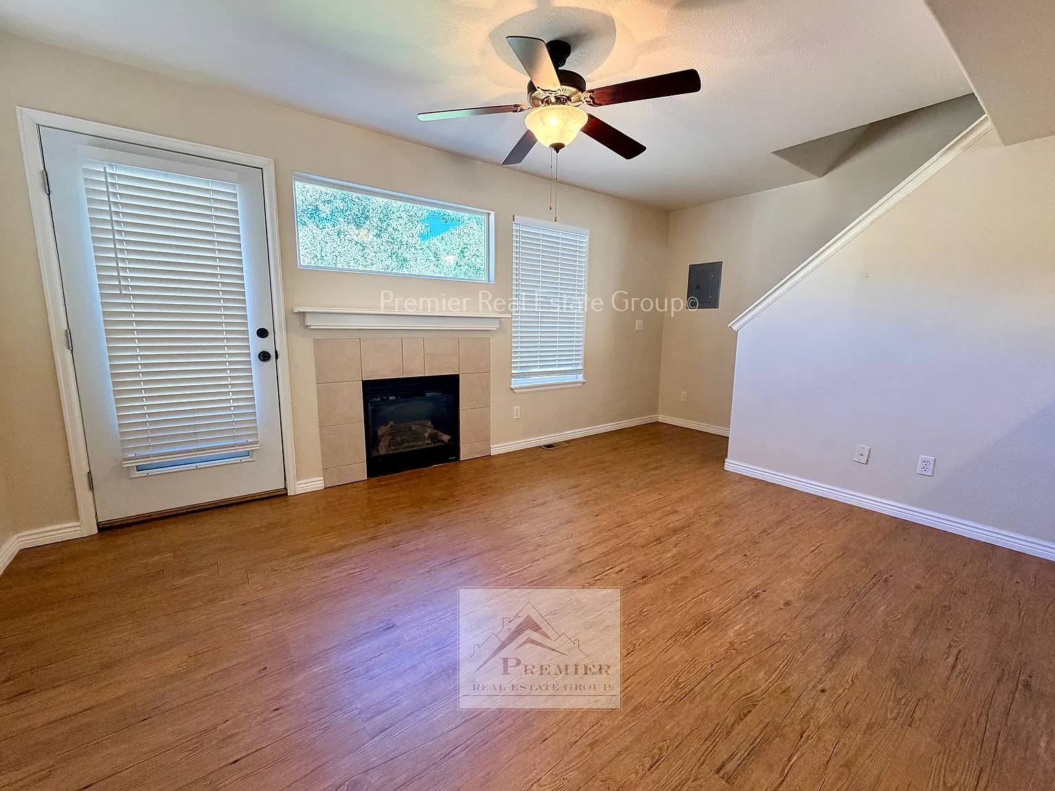 3 bed, 2.5 bath, 1483 sqft, $1,985 — Photo 2