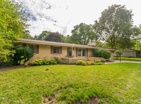 3rd image of 2638 McIntosh Ave NE