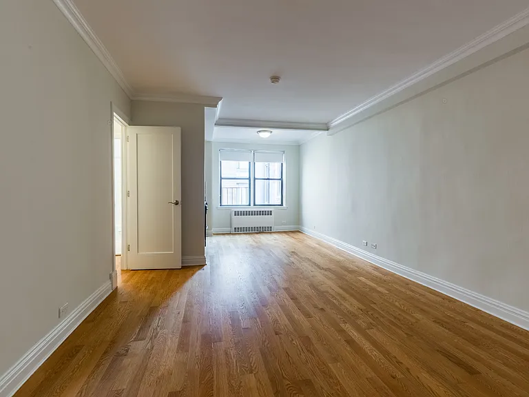 108 W 15th St #6J — Photo 4