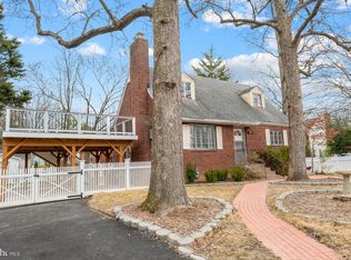 711 S Buchanan St, Arlington, VA 22204