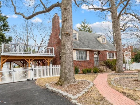 711 S Buchanan St, Arlington, VA 22204