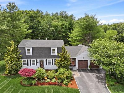 8 Pineridge Dr, Smithfield, RI, 02917