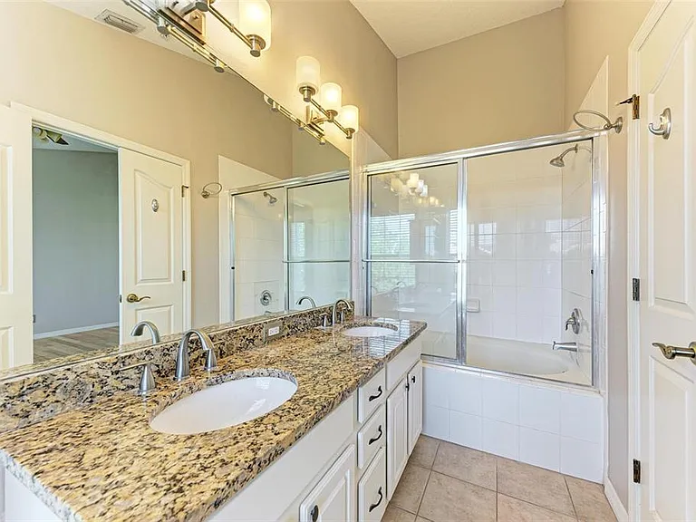 3047 Pointeview Dr — Photo 25
