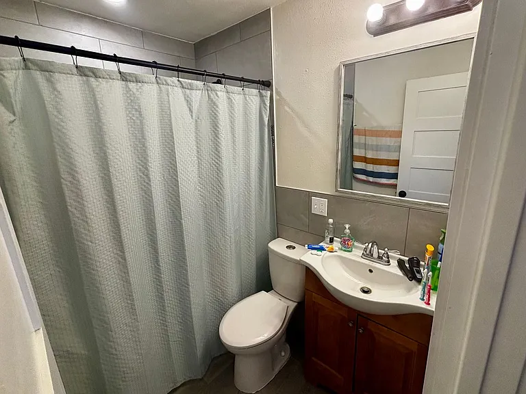 415 N Van Buren St — Photo 11