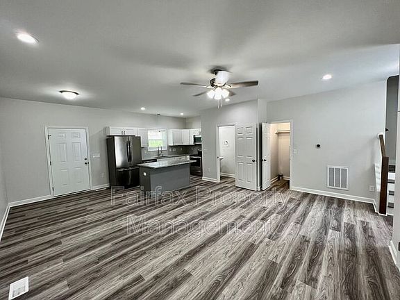 3rd image of 2805 Dearborn Dr