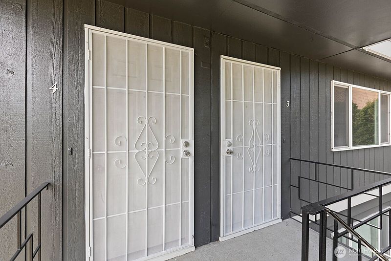 4th image of 3217 Norton Avenue