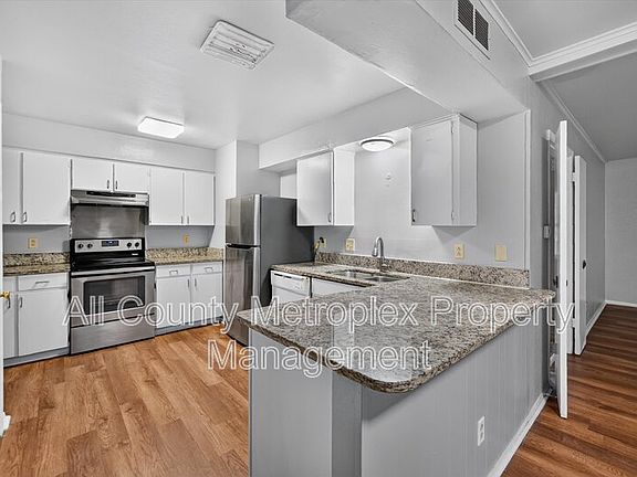 3rd image of 7948 Habersham Ln