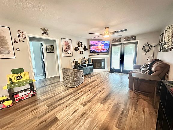 5th image of 160 Rodriguez Dr