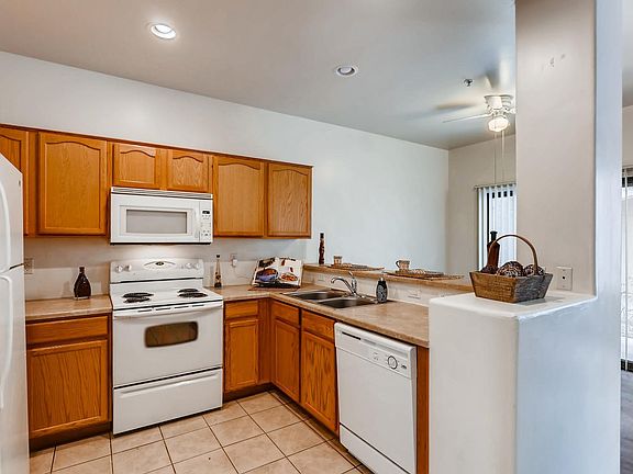 302 E Lawrence Blvd 113-large-004-2-Kitc