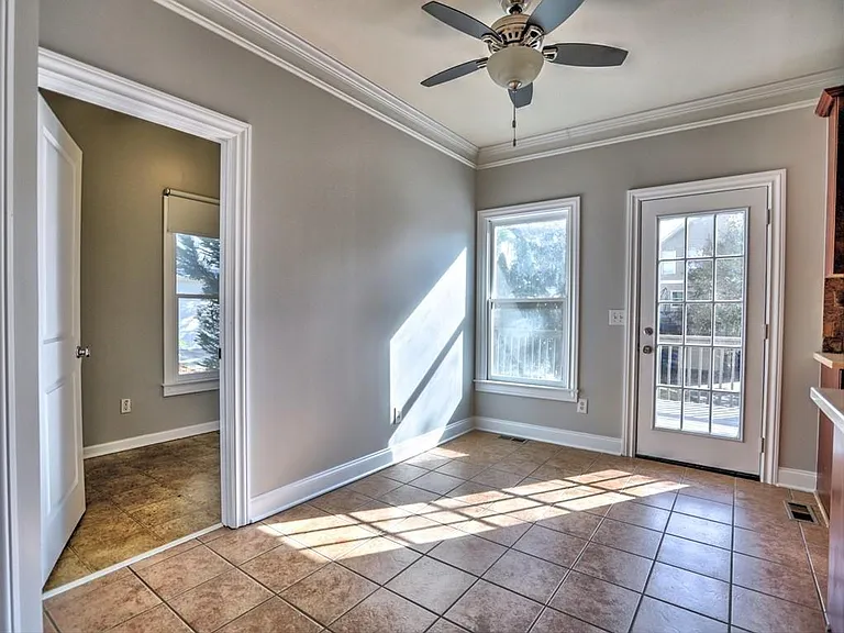 975 Odessa Dr NW — Photo 20