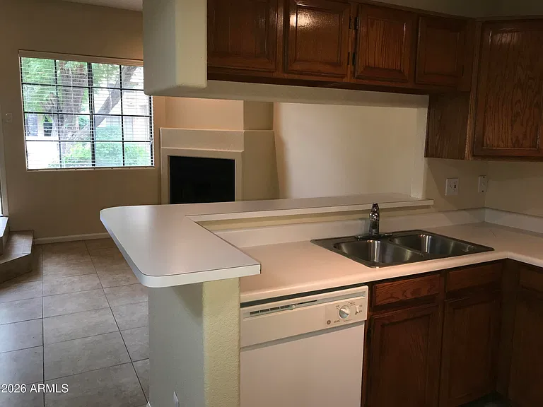 1025 E Highland Ave #12 — Photo 8