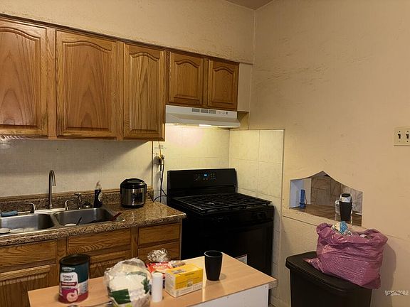 5th image of 218 Lewis Ave