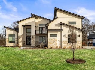 W237N4340 Farm Field Cir, Pewaukee, WI 53072