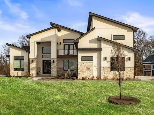 W237N4340 Farm Field CIRCLE, Pewaukee, WI 53072