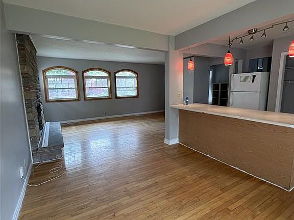 4th image of 471 Randolph Ave