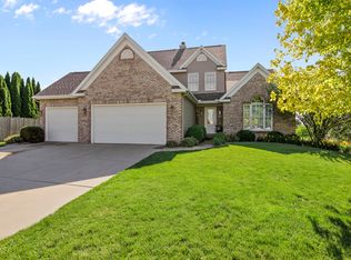 2504 Chesapeake Ln, Bloomington, IL 61704