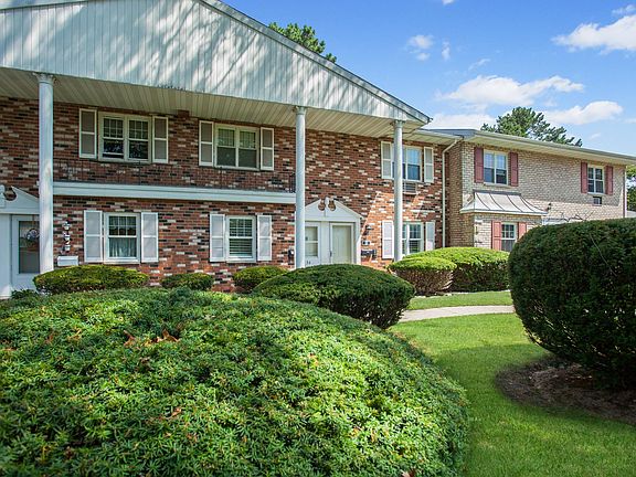 2nd image of 11 Glen Hollow Dr APT D34