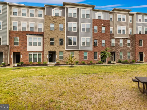 24744 Monk Meadows Ter, Sterling, VA 20166