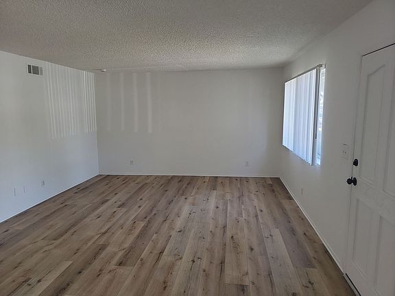 5th image of 2571 Sextant Ave