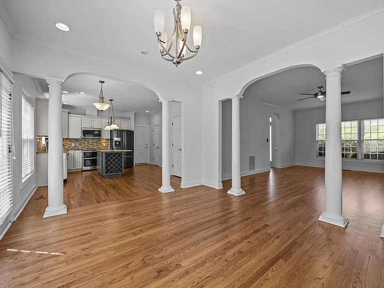 1325 Old Regent Dr — Photo 18