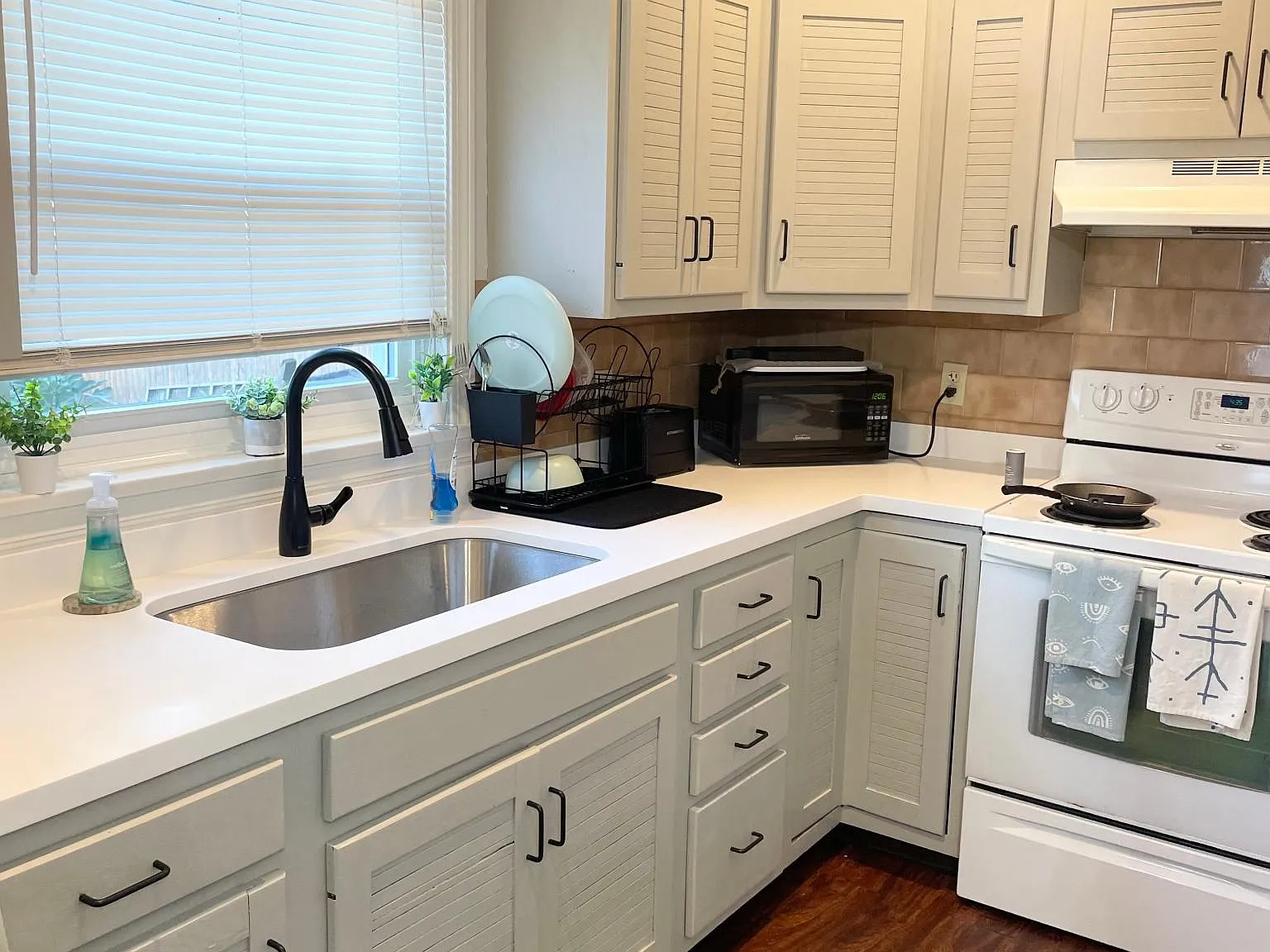 5 bed, 1320 sqft, $4,250 — Photo 3